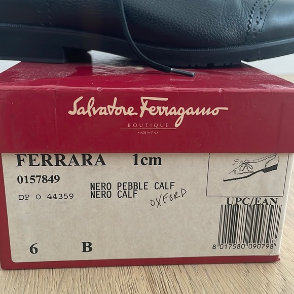 Salvatore Ferragamo black leather oxfords - Picture 4 of 4